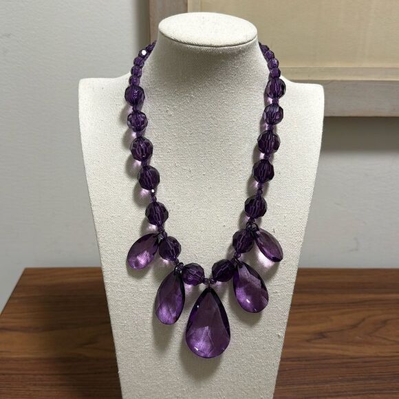 Joan Rivers Signed Vintage Purple Lucite Faceted Teardrop Bead Necklace. - Picture 1 of 7